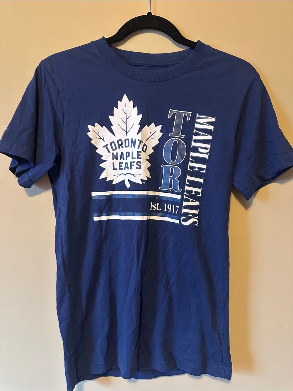 Vintage style Toronto maple leafs shirt